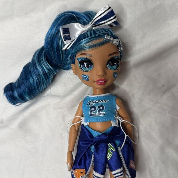 Rainbow High Cheer Skyler Bradshaw Cheerleader. - Picture 3 of 9